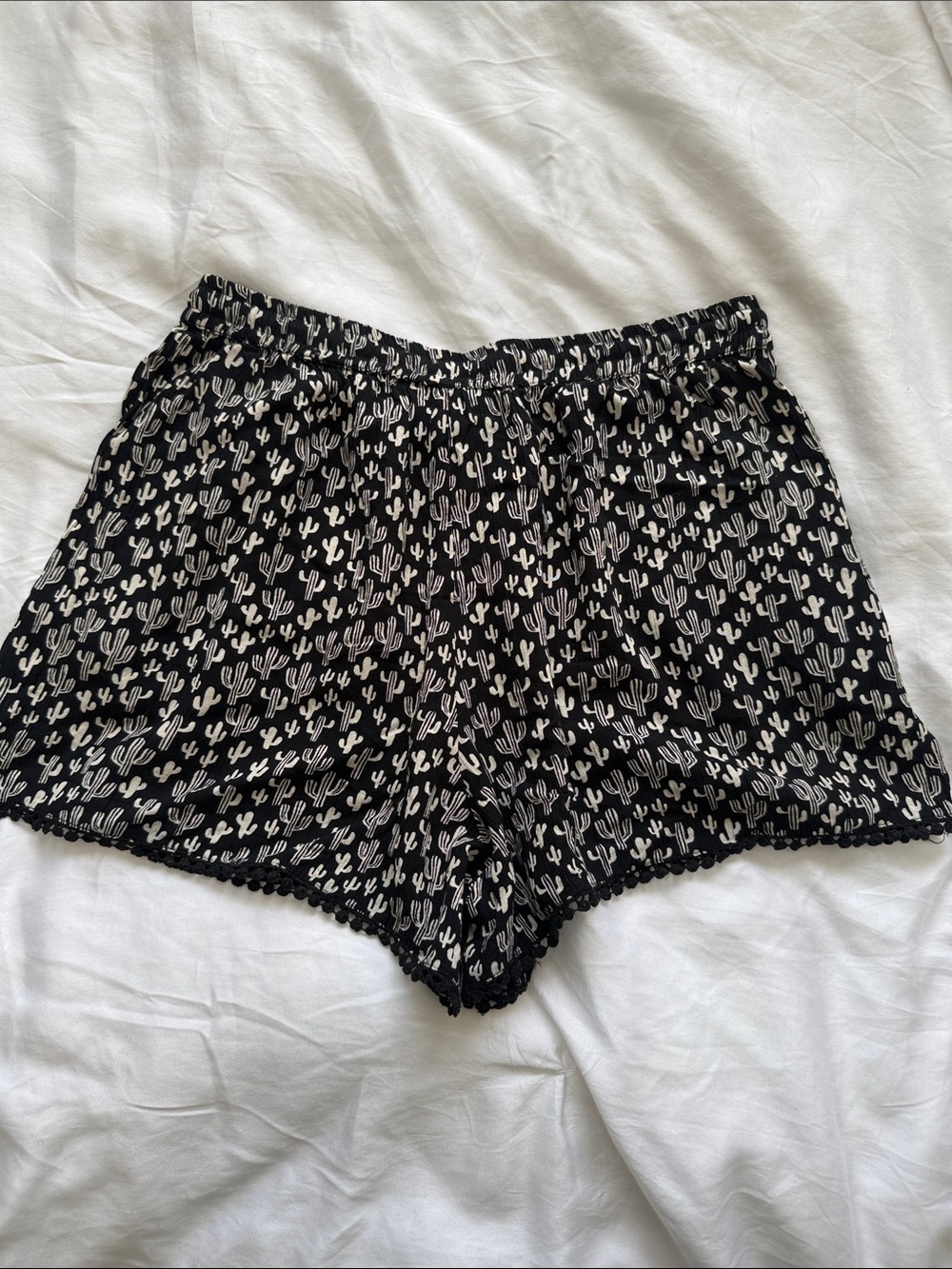 Angie Shorts Large Pull On Black White Cactus Print Pom Pom Trim Tie Waist - Picture 2 of 4